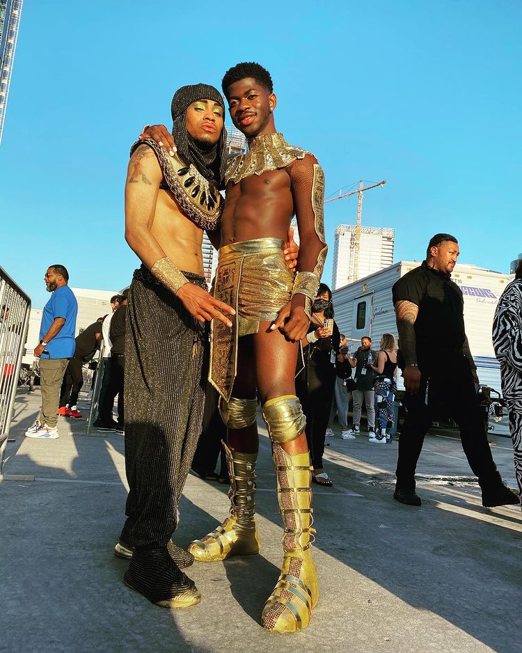 Lil Nas X Responds To Criticisms Of Him Kissing A Male Performer At An Awards Show Daily Reuters 5062