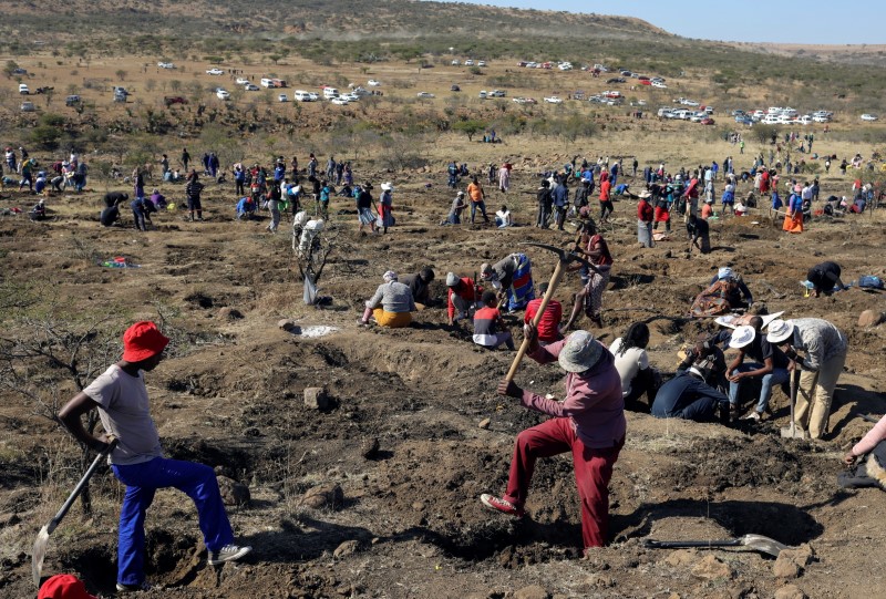 'Diamond Dash' grips South African village Following the discovery of unidentified stones