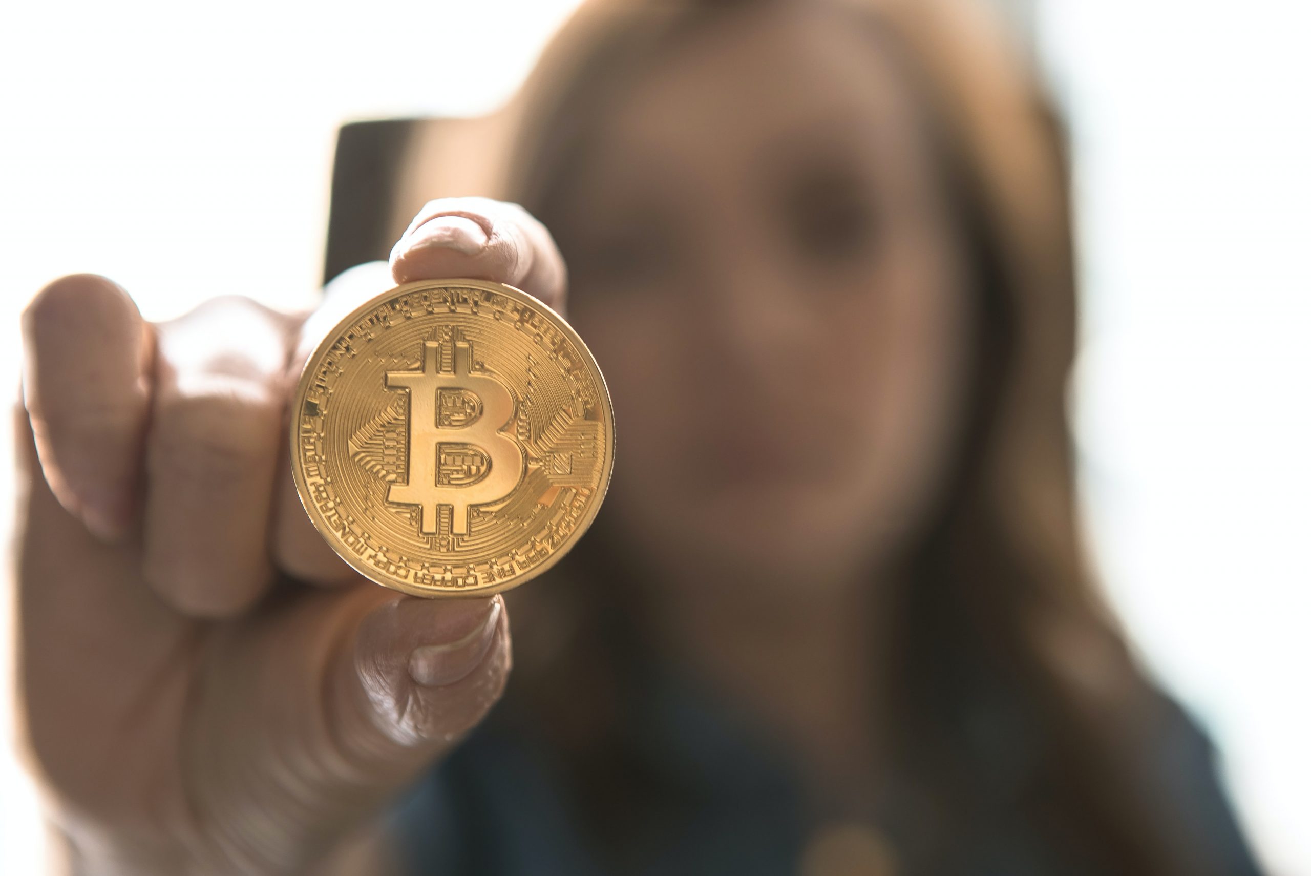 Analyst who predicted 2008 financial crisis: "Bitcoin is worth nothing"