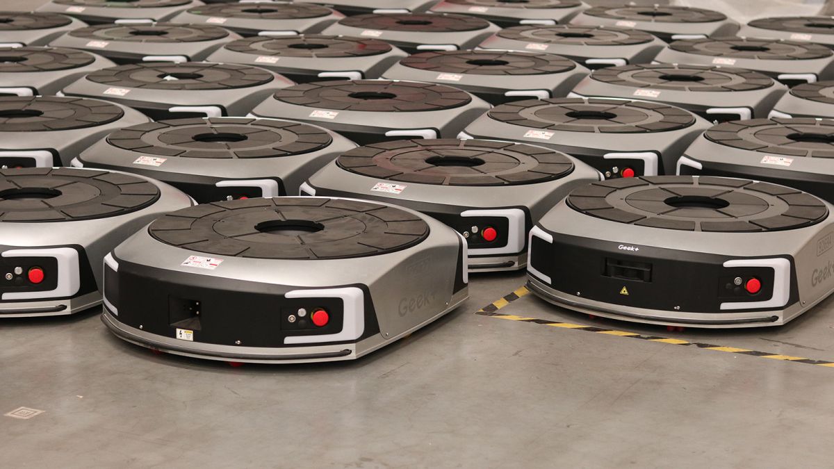 This swarm of robots gets smarter the Longer it works