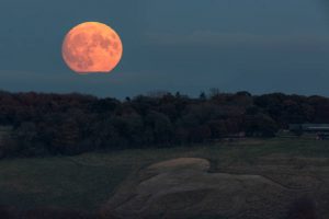 The last supermoon in 2021, the strawberry moon'