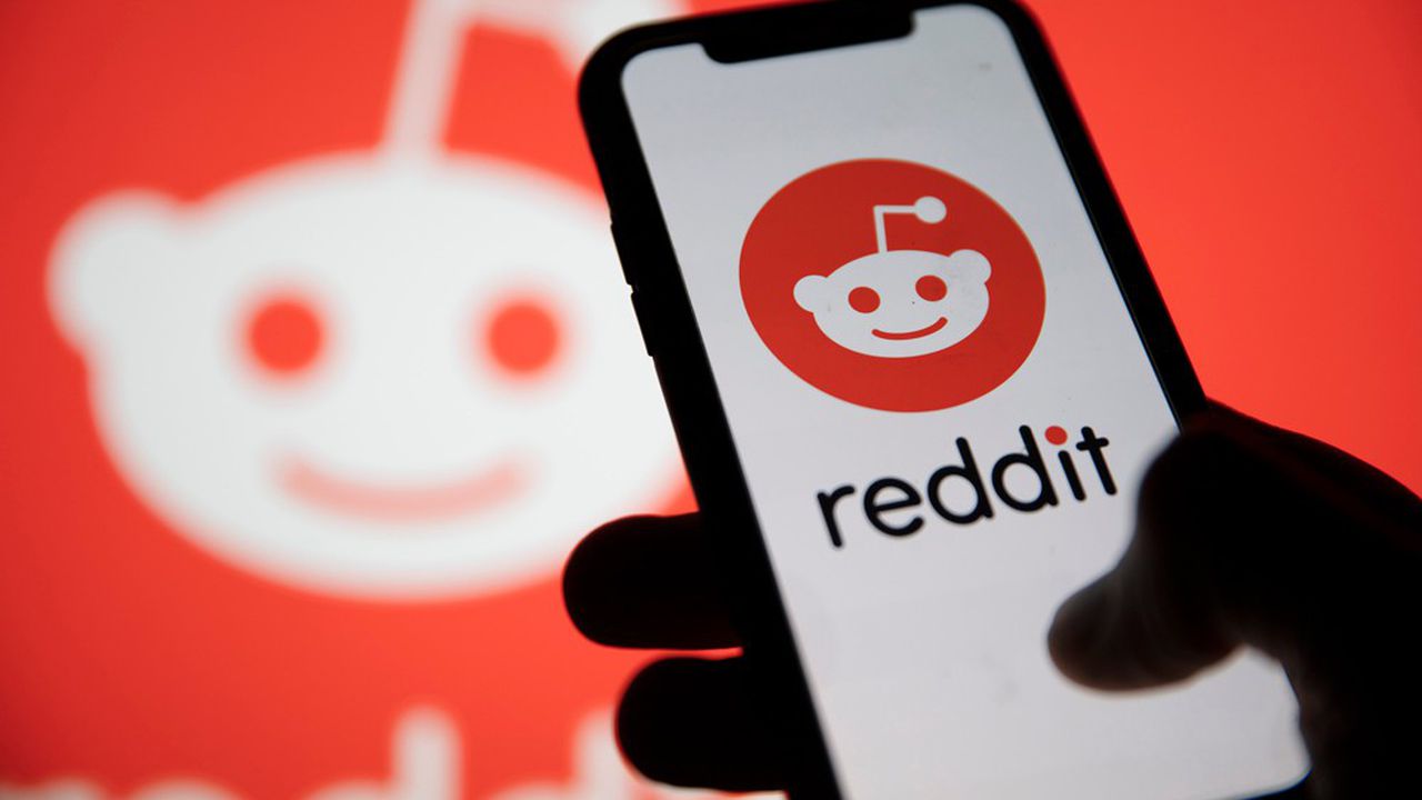 How to Delete a Reddit Account via Browser or Smartphone