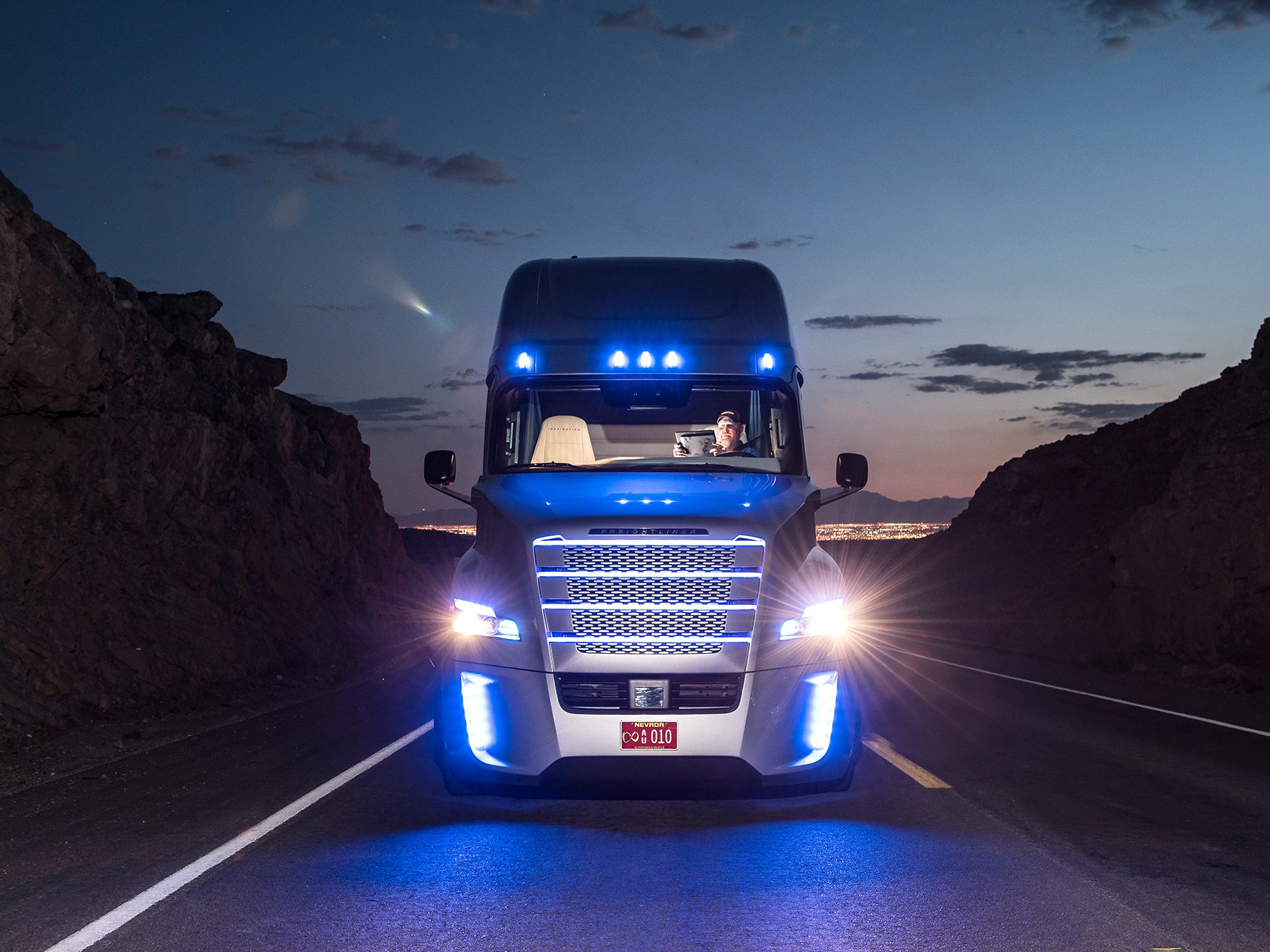 How to Choose the Best LED Headlights For Semi Trucks