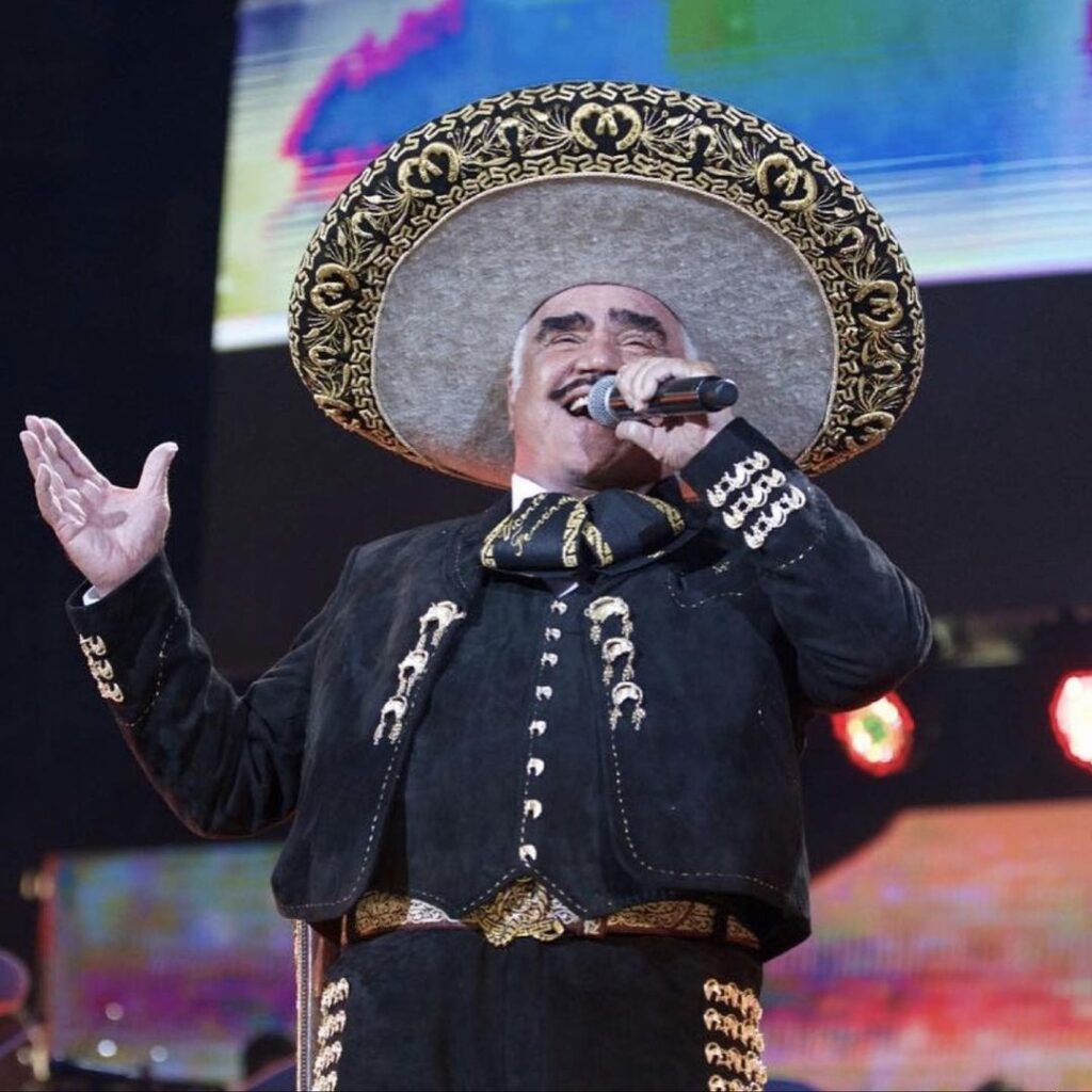 Picture of Vicente Fernández during a concert