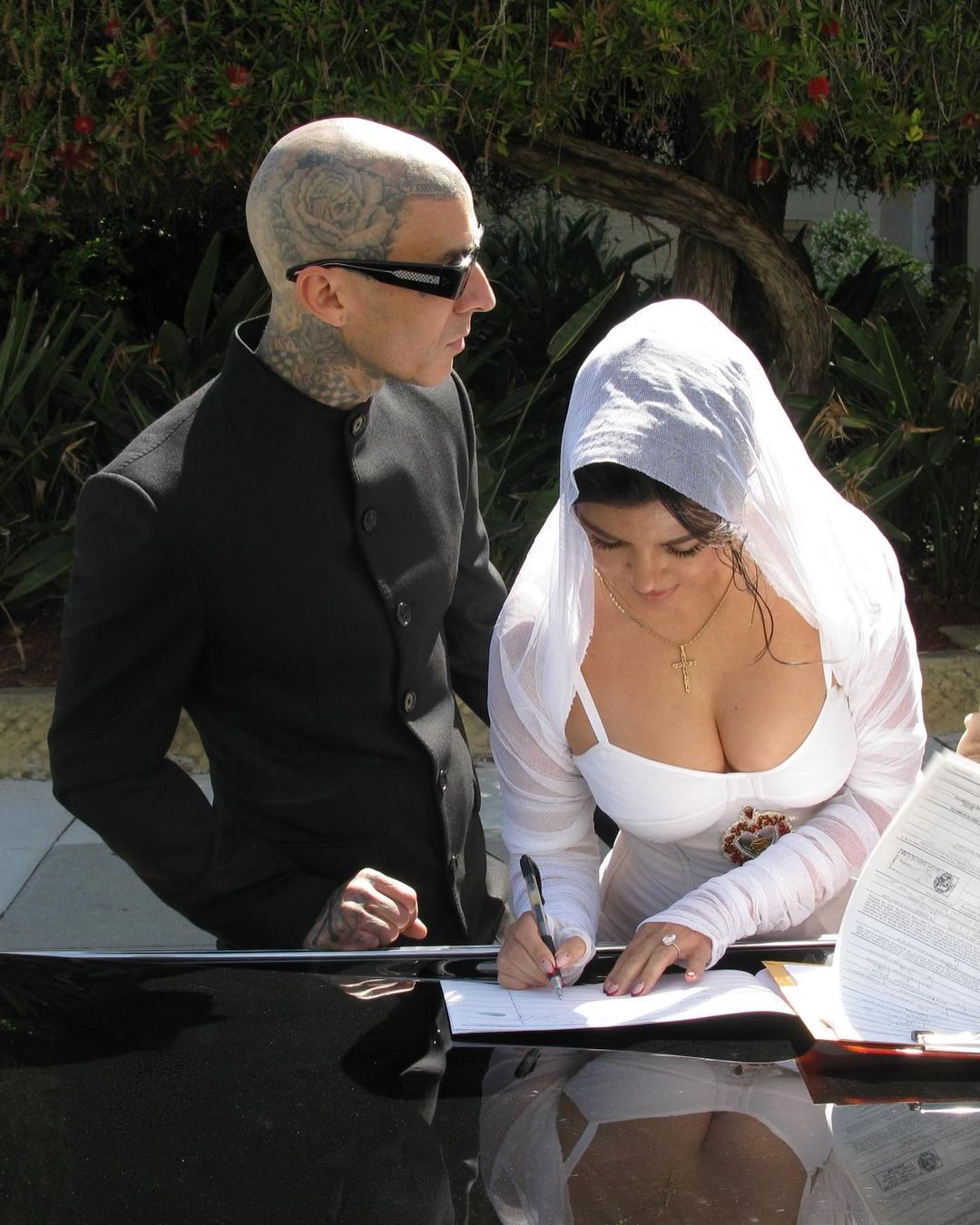 Kourtney Kardashian and Travis Barker Return to Engagement Beach For PDA-Pa