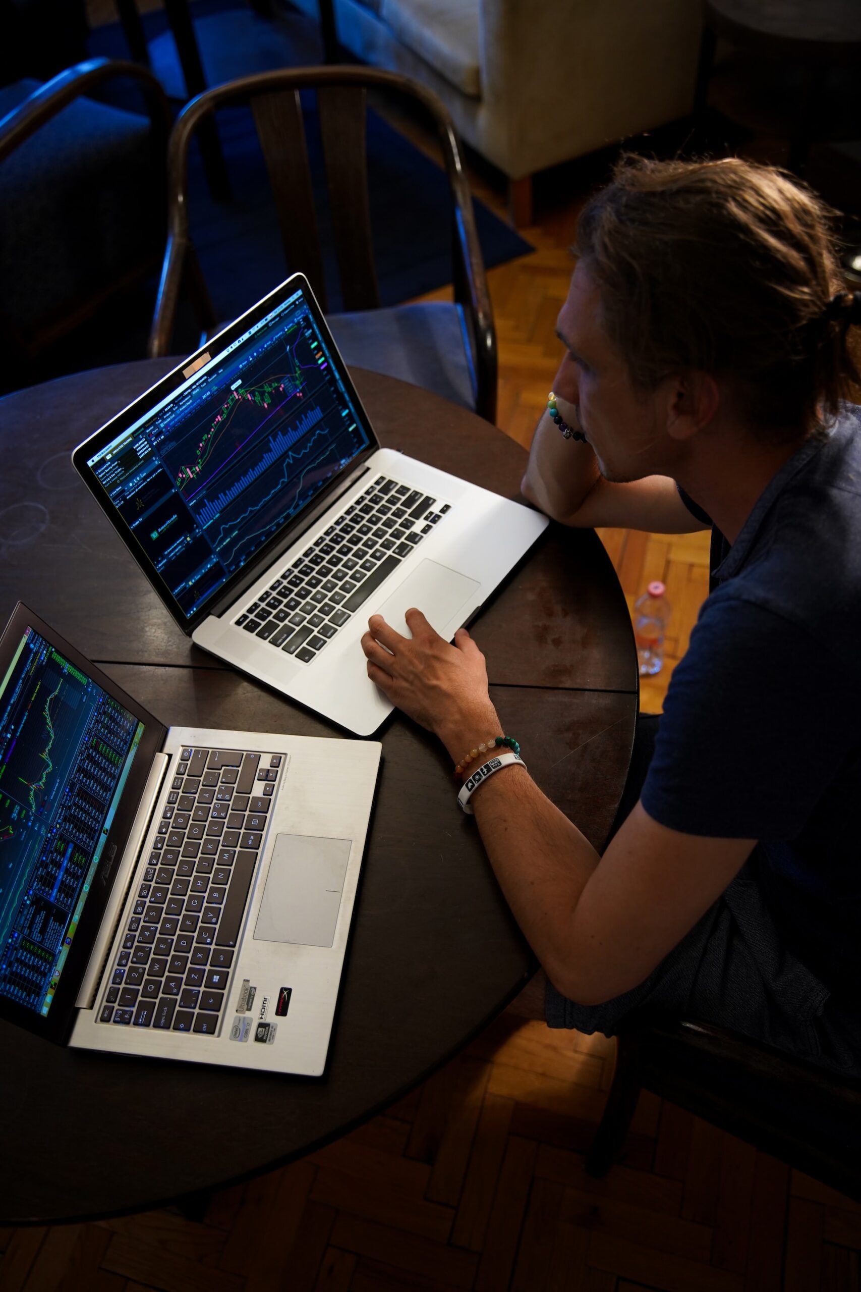 Person doing Forex Trading on two MacBooks