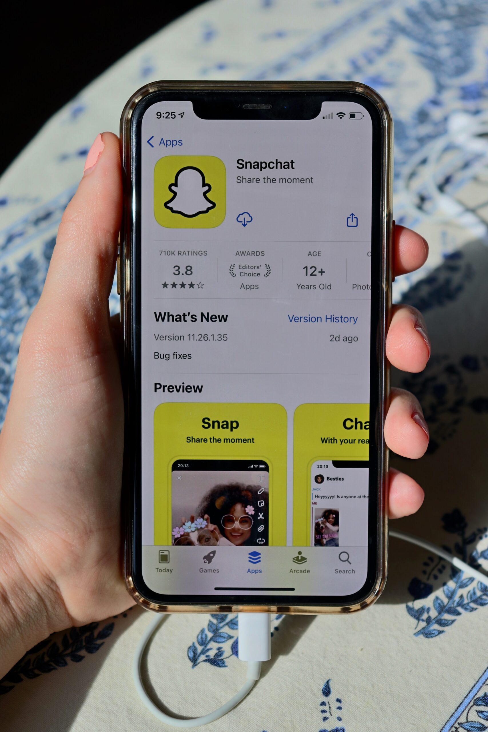 How to half swipe on snapchat