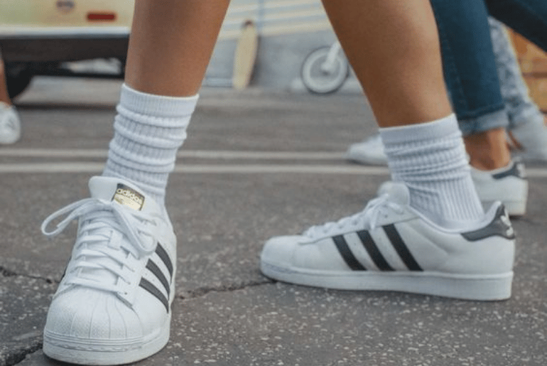 What Socks To Wear With White Sneakers Complete Outfit Guide