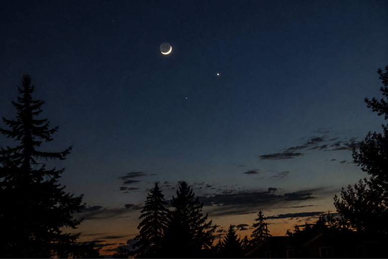 Moon and Saturn to Put on a Sky Show Tonight Across the U.S.