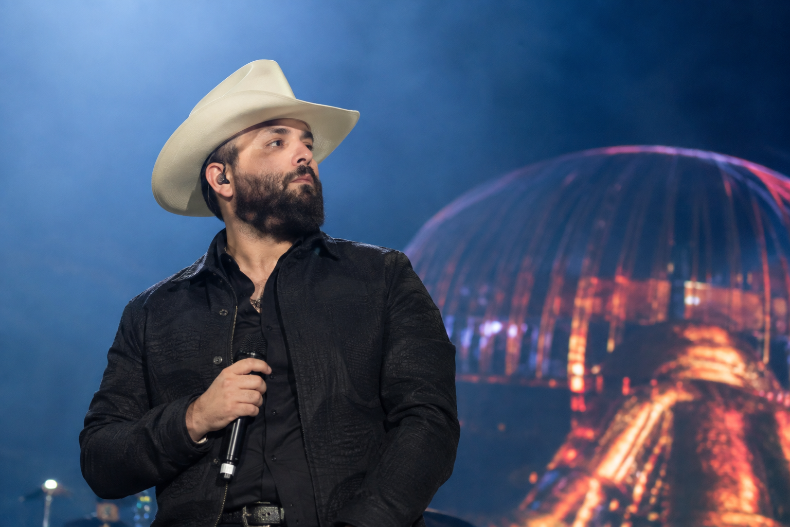 Carín León Announces Return to Las Vegas Sphere for 2027